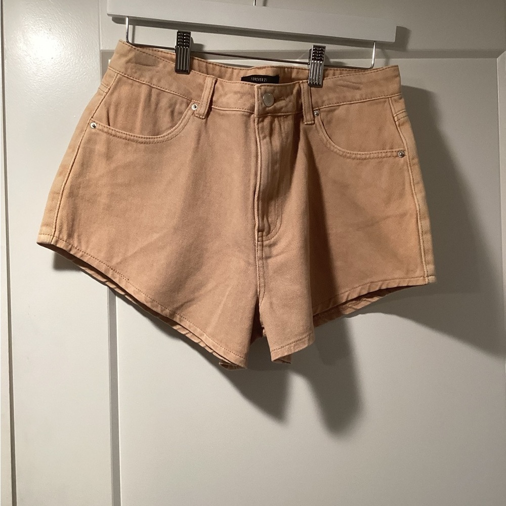 Flawed Forever 21 Size L Shorts Tan
